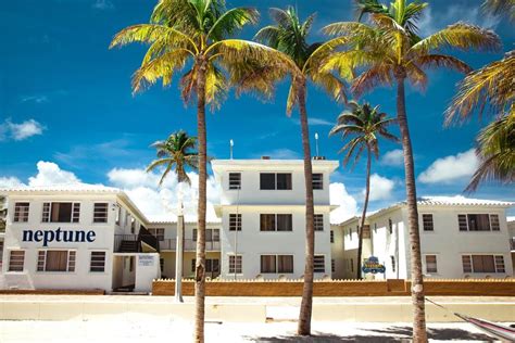 Am Außenpool dieses Florida Neptune Oceanfront Rentals haben Sie Möglichkeit zum Entspannen. Ein Waschsalon für Gäste steht an der Unterkunft zur Verfügung. Die Unterkunft ist 5,9 km vom internationalen Flughafen Fort Lauderdale-Hollywood und 3,5 km vom Yachthafen in Dania Beach entfernt. 